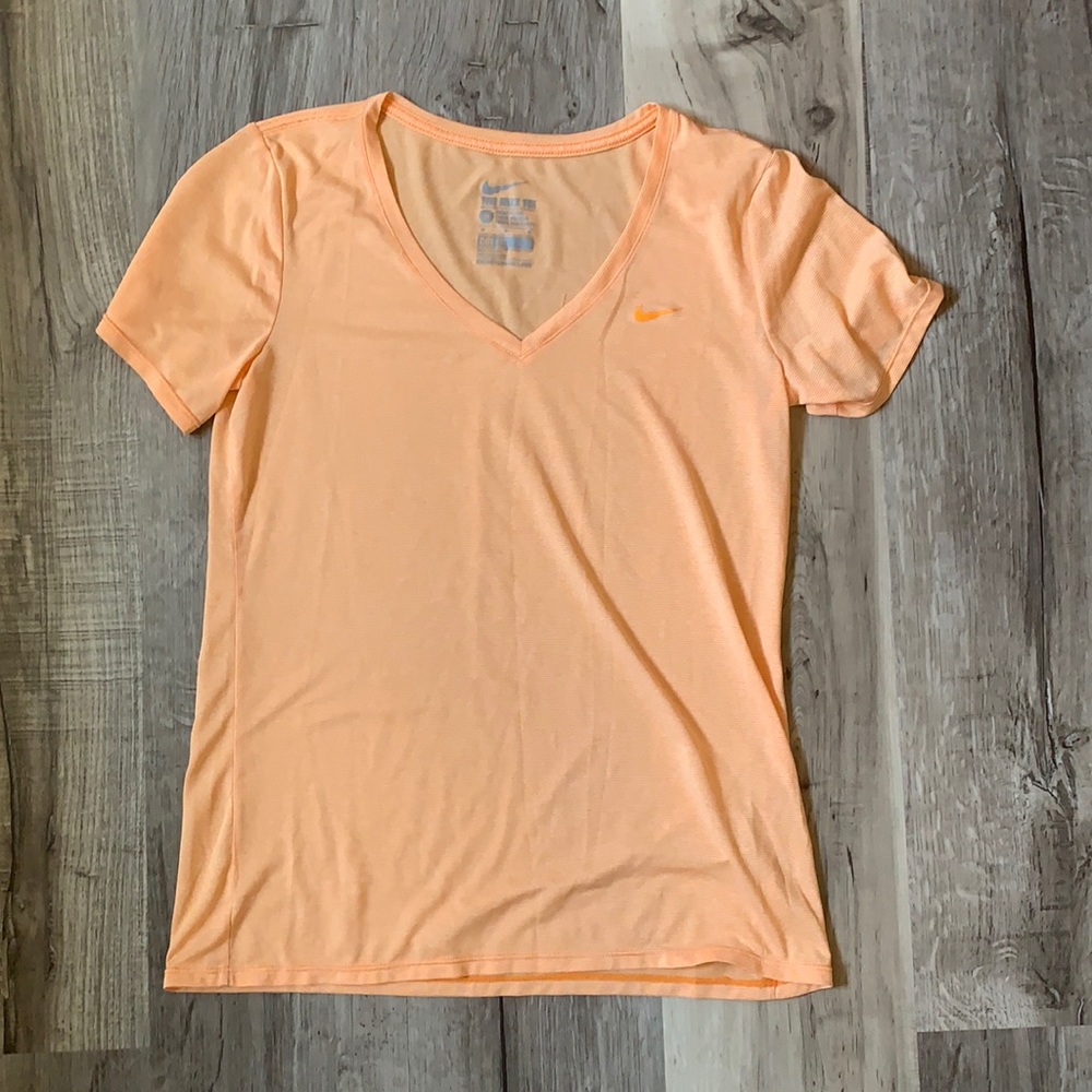 DRI-FIT Nike shirt. 🧡
